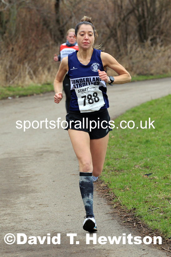 Senior women and veteran women and men over-50s NECAA Road Relay Champs., Hetton Lyons Park, Hetton le Hole, County Durham. Photo: David T. Hewitson/Sports for All Pics